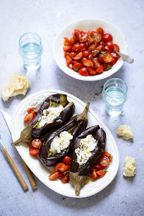 Aubergines farcies à la feta - Recette turque - Un déjeuner de soleil Green Veggies, Summer Cooking, Happy Meal, Dinner Time, I Love Food, Summer Recipes, Finger Foods, Cooking Time, Eggplant