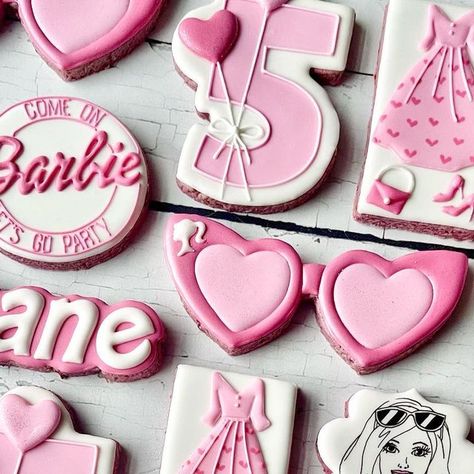 Barbie Cutout Cookies, Barbie 2nd Birthday Party, Barbie Birthday Cookies, Barbie Cookies Decorated, Barbie Sugar Cookies, Girls Barbie Birthday Party, Barbie Cookies, Heart Cookies Recipe, Barbie Bday