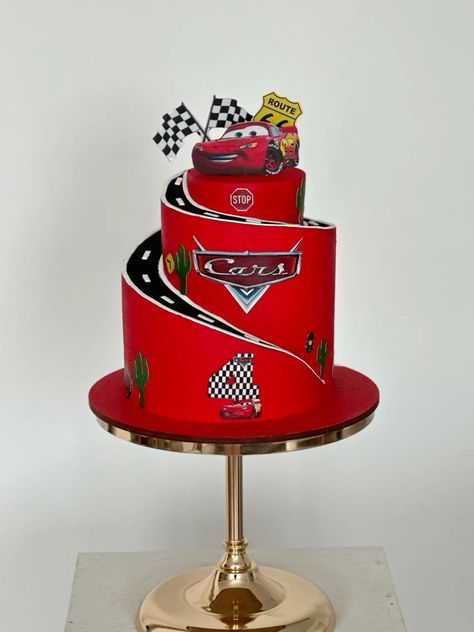 Cake Lightning Mcqueen, Lightning Mcqueen Birthday Cake, Lightning Mcqueen Cake, Mcqueen Cake, Birthday Cake Decorating Ideas, Cake Decorating Ideas, Simple Birthday, Creative Birthday, Car Cake