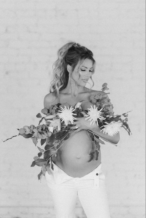 Maternity Photoshoot With Flowers, Flower Maternity Pictures, Maternity Photography With Flowers, Maternity Shoot Flowers, Maternity Flower Photoshoot, Flower Maternity Shoot, Studio Pregnancy Photoshoot, Photoshoot With Flowers, Indoor Maternity Photos