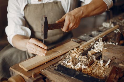 Handsome carpenter working with a wood Free Photo | Free Photo #Freepik #photo #freewood #freehand #freeline #freeman Learn Carpentry, Carpentry Services, Carpenter Work, Woodworking Books, Custom Woodworking, Chaise Bar, Woodworking Tips, Carpentry, Cool Things To Make