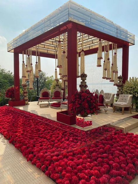 Varmala Stage Decoration Indian Weddings, Mandap Designs Outdoor, Vidhi Mandap, Wedding Color Schemes Purple, Shaadi Decor, Indian Wedding Decorations Receptions, Small Wedding Decor, Mandap Design, Reception Stage Decor