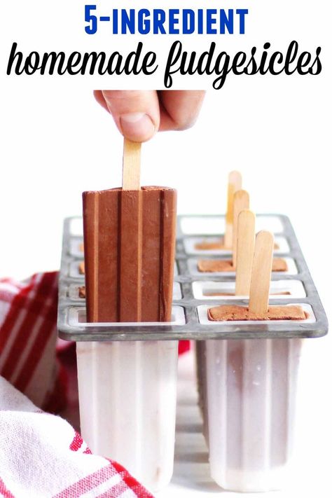 Super creamy vegan fudgesicle recipe! Healthy, yet decadent 5-ingredient fudge pops that any chocoholic will love. // Rhubarbarians // Dairy free chocolate popsicle / Homemade fudgesicle / #fudgesicle #vegan #veganchocolate #dairyfree #rhubarbarians How To Make Fudgicles, Dairy Free Fudgesicles, Fudgesicles Homemade, Popsicle Homemade, Healthy Fudgesicles, Vegan Fudgesicles, Homemade Fudgesicles, Fudgesicle Recipe, Chocolate Popsicle