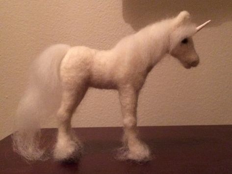 Needle Felted Unicorn Tutorial and Giveaway – DONNA AUGUSTINE Felted Unicorn, Unicorn Tutorial, Horse Tutorial, Felt Tutorial, Unicorn Doll, Horse Inspiration, Needle Felting Tutorials, Felt Bunny, Unicorn Horse