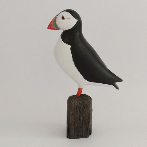 Meet Lee Jenkins – creator of beautiful carved birds Fused Glass Birds, Carved Wooden Animals, Carved Birds, Wooden Birds, Puffins Bird, Bird Sculptures, Fused Glass Artwork, Bird Carving, Wood Projects That Sell