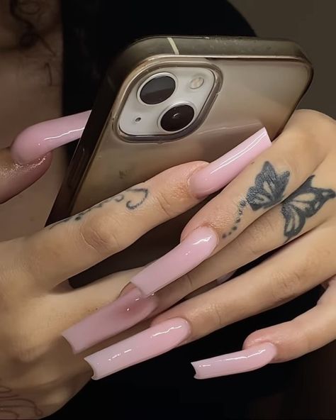 Clean Looking Acrylic Nails, Strawberry Miguel O'hara Pfp, Simple Long Acrylic Nails, Simple Long Nails, Nude Nails Inspo, Chicana Nails, Chicana Hairstyles, Tatuaje Hello Kitty, Cozy Colors