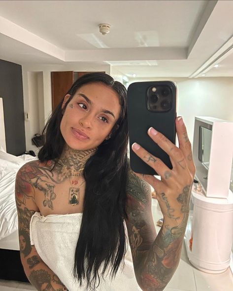 Kehlani Tattoo, Kehlani Instagram, Kehlani Parrish, Tattooed Woman, Kehlani, Fav Celebs, Feminine Energy, Celebrity Crush, Favorite Celebrities