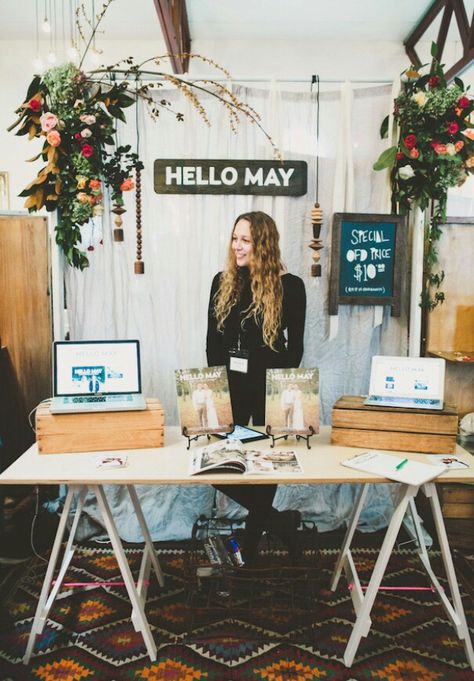 I like the backdrop because it gets rid of the clutter in the background so that you focus what’s in front of it, and I like the way the florals draw your eye to the booth. Wedding Vendors Booth, Vendor Table Display, Wedding Expo Booth, Wedding Show Booth, Bridal Show Booths, Photography Booth, Vendor Booth Display, Vendor Table, Photo Slides