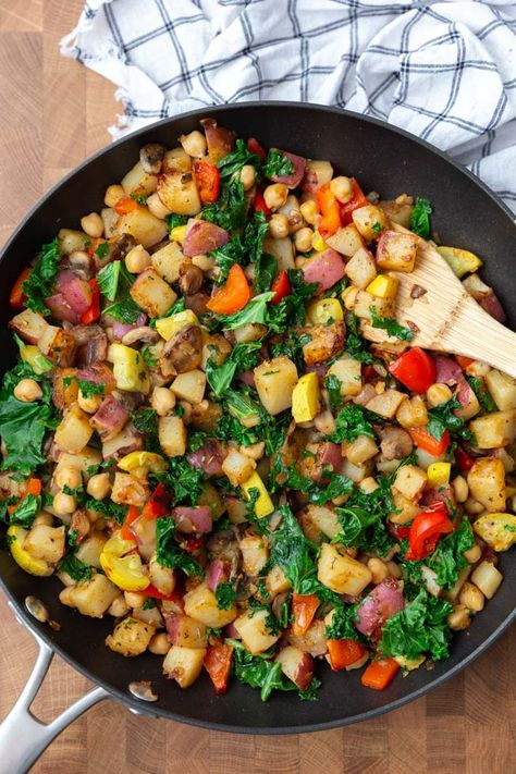 Vegan Breakfast Hash- this hash is filled with veggies, easy to make, and a hearty and filling breakfast! #breakfast #veganbreakfast #veggies Hearty Breakfast Recipes, Mediterranean Breakfast, Veggie Breakfast, Vegan Breakfast Easy, Hash Recipe, Breakfast Hash, Filling Breakfast, Bbc Good Food Recipes, Vegetarian Breakfast