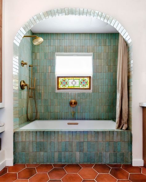 Shower Alcove, Piscina Interior, Bathroom Layouts, Bathroom Design Trends, Tile Trends, Bathroom Trends, Ranch Style Home, Bathroom Inspo, Bathroom Layout