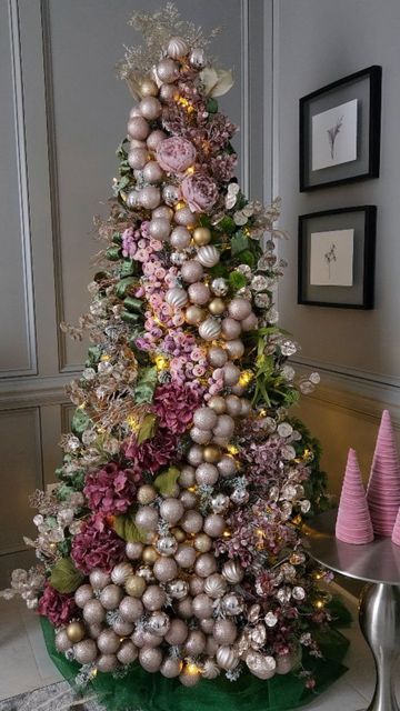 Spectacular Christmas Trees, Fantasy Christmas Tree, Trendy Christmas Trees Bed Bath & Beyond, Glam Tree, Rustic Glam Christmas Tree Ornaments, Christmas Trends 2022/23 Modern Trees Velvet Balls', Christmas Tree Designs, Fantasy Christmas, Arbol Tree Christmas Crystal