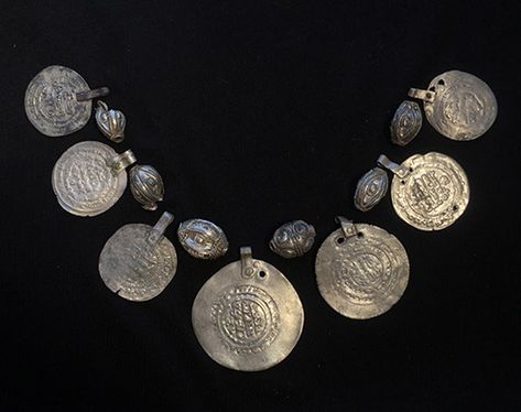 A necklace with various silver beads and Arab coins. The coins, as well as the beads actually, are of different size. There is a large central coin. Also, you can see the holes in some of the coins – it means that they were used in several jewelry pieces before becoming a part of this particular necklace. Romanian Jewelry, Rus Viking, Medieval People, Female Necklace, Kievan Rus, Thick Necklace, Scandinavian Jewelry, English Story, Twelfth Night