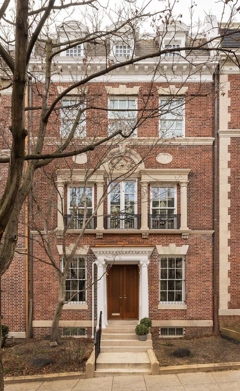 A modern renovation of a townhouse for empty nesters in Washington, DC Washington Dc Townhouse, Dc Townhouse, Millionaire Mansion, Fireplace Fronts, Grand Entryway, Classical House, Glazed Brick, New Staircase, Modern Renovation