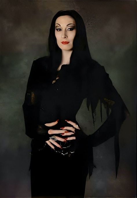 Morticia Addams Makeup, Adams Family Halloween, Morticia Addams Costume, Morticia And Gomez Addams, Addams Familie, Gomez And Morticia, Addams Family Costumes, Duo Costumes, Inner Witch