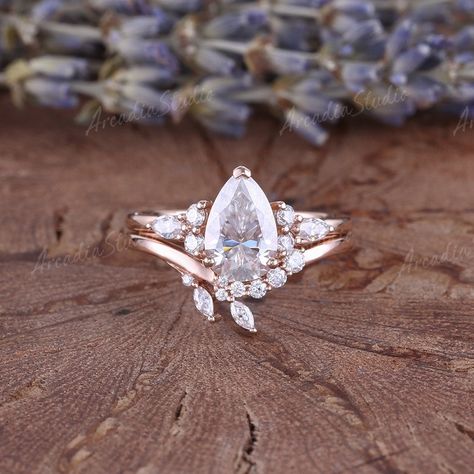 Pear Moissanite Engagement Ring Set Vintage Rose Gold Wedding Ring Set Women Art Deco Moissanite Leaf Wedding Band Bridal Promise Ring Set Link to the main ring: https://www.etsy.com/listing/1039524959/pear-cut-moissanite-engagement-ring-rose?ref=shop_home_active_42&pro=1&frs=1 Link to the wedding band: https://www.etsy.com/listing/1020499181/unique-leaf-moissanite-wedding-band-rose?ref=shop_home_active_20&pro=1&frs=1 RING INFOEMATION ★ Engagement ring ⊹Center Stone - Moissanite Unique Wedding Band For Pear Shape, Pear Wedding Ring Set Unique, Wedding Band For Pear Engagement Ring, Teardrop Engagement Ring And Band, Pear Wedding Ring Set, Vintage Pear Engagement Ring, Vintage Rose Gold Wedding Ring, Vintage Wedding Rings Rose Gold, Rose Gold Wedding Ring Set