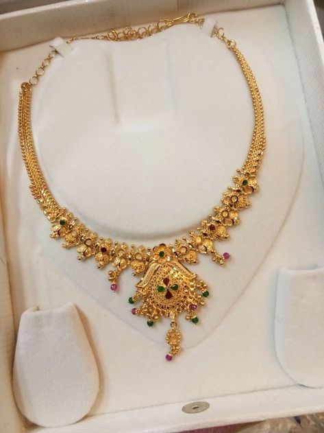 Plain Necklace Gold, Gold Jewelry Simple Necklace Indian, Plain Necklace, Pretty Gold Necklaces, Indian Gold Necklace Designs, Simple Necklace Designs, Gold Earrings For Kids, Bridal Jewelry Sets Brides, Gold Bridal Necklace