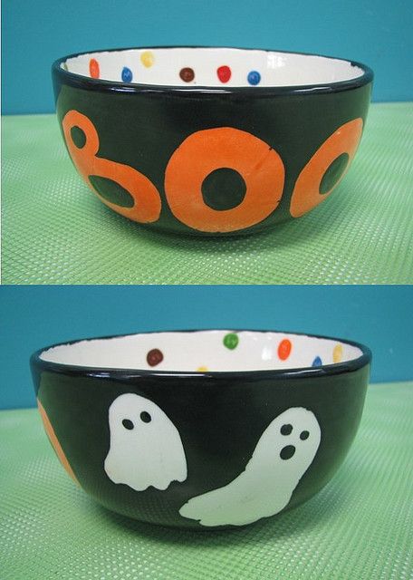 Halloween Pottery, Chettinad House, Painted Platter, Bowl Painting, Ceramics Bowls Designs, Painting Ceramics, Spooky Candy, Halloween Candy Bowl, Ceramic Crafts