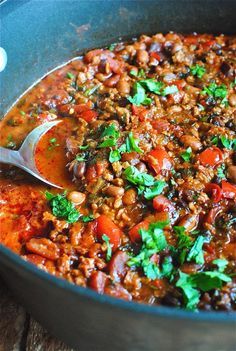 Chorizo and Two-Bean Chili Chorizo Chili, Chili Easy, Soy Chorizo, Chili Soup, Bean Chili, Recipe Cookbook, Fast Recipes, Vegetarian Chili, Soup And Stew