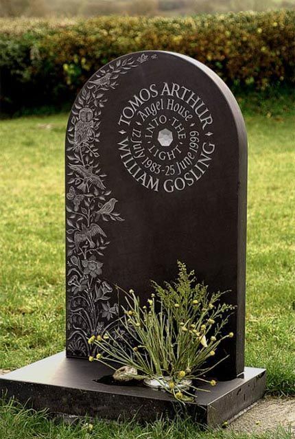 Headstone Designs: 11 Unique and Usual Headstone Designs Unique Gravestones, Unusual Headstones Monuments, Unique Headstones, Headstones Designs Unique, Headstone Ideas Mom, Grave Stones, Tomb Stone Design, Headstone Designs, Gravestone Decorations Cemetery