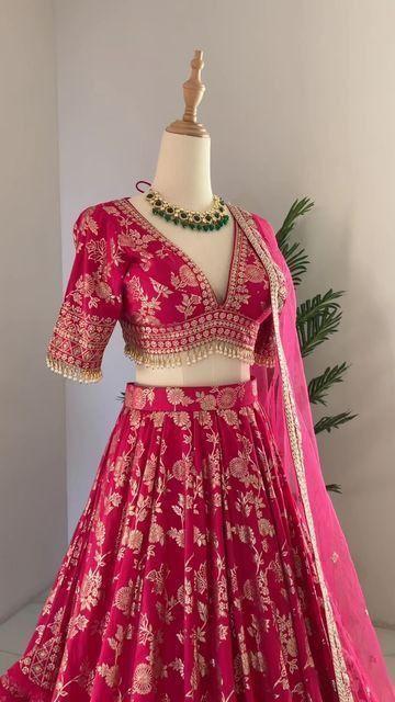 Diwali Outfits Lehenga, Lehenga Looks Style, Pink Lehanga Ideas, Lehenga Out Of Saree, Lehenga Designs Indian Weddings, Lehanga From Sarees, Lahanga Models, Chaniyacholi Designer For Wedding, Dress Designs Traditional