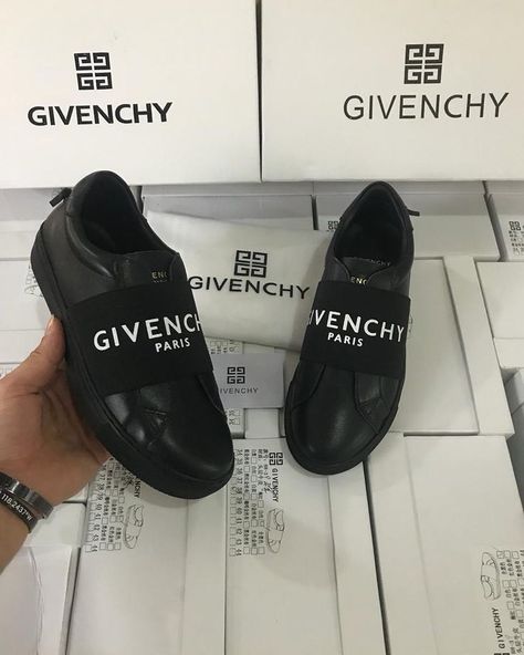 Givenchy Fashion, Sneakers Men Fashion, Shoe Style, Mary Jane Sneaker, Art Sketches, Givenchy, Baskets, Gucci, Women Shoes