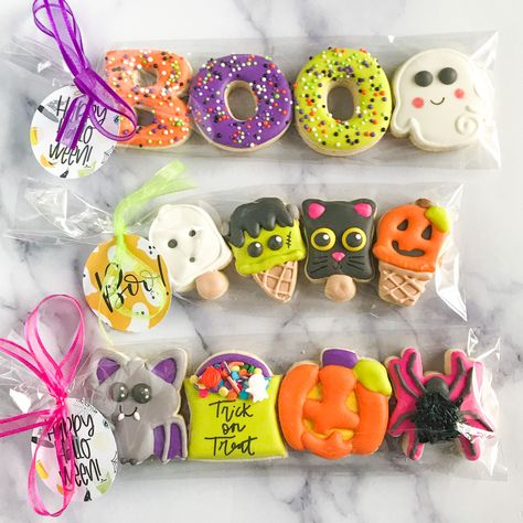 Cute Fall Cookies Decorated, Halloween Cookies Ideas, Decorated Cookies Halloween, Mini Decorated Cookies, Mini Cookies Decorated, Mini Halloween Cookies Decorated, Halloween Mini Cookies Decorated, Mini Sugar Cookies, Mini Halloween Cookies