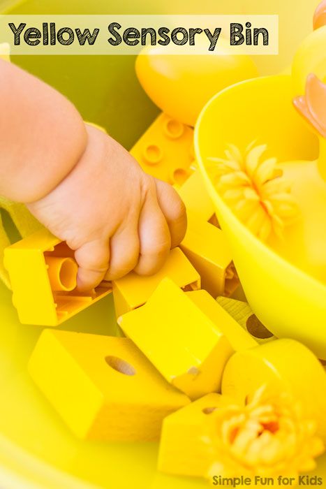 Simple yellow sensory bin with items you have around the house as an introduction to colors for babies and toddlers! Yellow Activities For Toddlers, Yellow Sensory Bin, Yellow Activities, Sensory Bin Ideas For Toddlers, Sensory Play Recipes, Sensory Bin Ideas, Sun Theme, Daffodil Day, Baby Play Activities