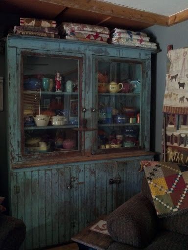 Farmhouse Cupboard, Antique Decorating, Old Cupboard, Primitive Cupboards, Blue Farmhouse, Vintage Cupboard, Antique Cupboard, Primitive Homes, Primitive Furniture