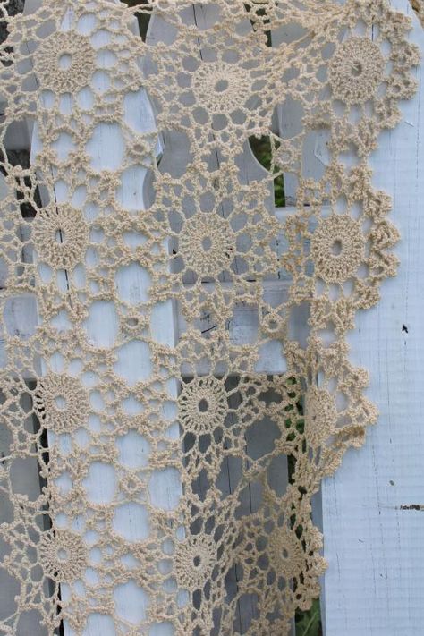 Crochet Lace Bedspread, Crochet Headboard Cover, Crochet Bedspread Pattern Modern, Crochet Bedspread Pattern Bed Spreads, Crochet Headboard, Crochet Curtains Free Pattern, Crochet Bed Cover, Bedsheets Ideas, Crochet Bedsheets