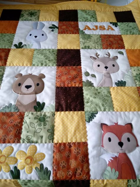 Baby Quilt Patterns Easy, Kid Quilts Patterns, Animal Baby Quilt, Boys Quilt Patterns, Kids Quilts, Baby Patchwork Quilt, Quilt Square Patterns, Applique Quilt Patterns, Childrens Quilts