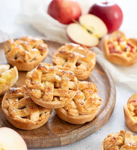 Easy Caramel Apple Pie, Sugar Pie Crust, Caramel Apple Pie Recipes, Caramel Apples Easy, Chicken Pot Pies, Individual Pies, Pie Crust Dough, Easy Caramel, Easy Apple Pie