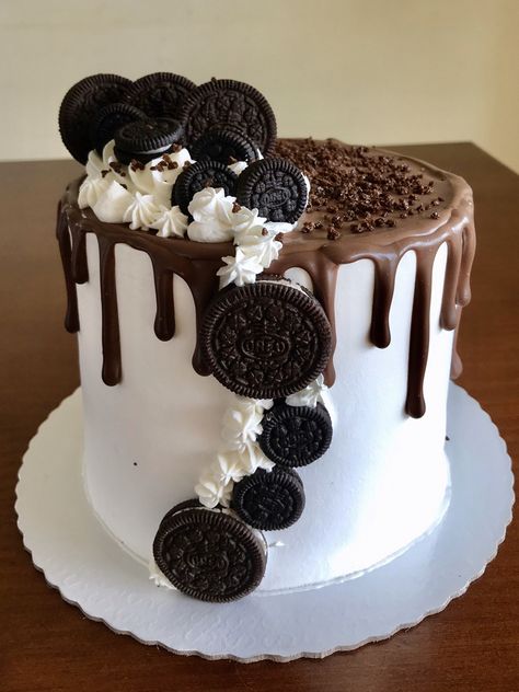 @daniolahcakes Birthday Oreo Cake, Aesthetic Recipes, Oreo Birthday Cake, Oreo Cake, Oreo, Butter Cream, Birthday Cake, Cake, Purple