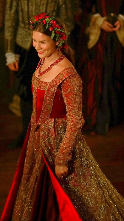 Joss Stone as Anne of Cleves, "The Tudors", TV series, Showtime. Anne Of Cleves The Tudors, Paper Corset, The Tudors Costumes, Six Wives Of Henry Viii, The Tudors Tv Show, Tudor Series, Christmas Queen, Tudor Dress, Wives Of Henry Viii