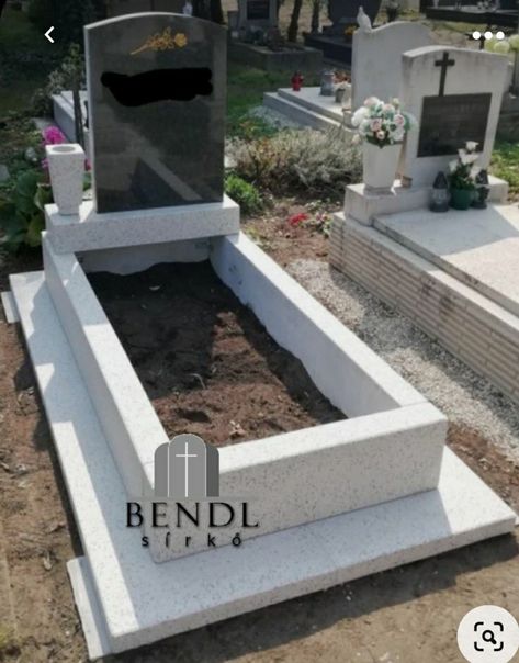 Tombstone Designs Modern, Tombstone Designs, Cemetery Monuments, Cemetery Decorations, Grave Decorations, Dog Garden, Memorial Garden, Memorial Park, Bathroom Layout