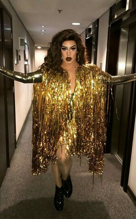 Drag Party, Ideas Carnaval, Performance Ideas, Gloria Groove, Glitter Outfit, Motto Party, Drag Queen Outfits, Crazy Costumes, Christmas Costume