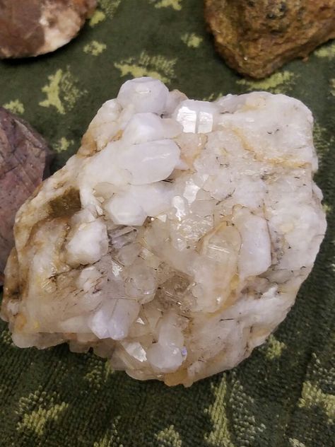 Silver Mineral Crystal With Raw Stone, Raw Smokey Quartz, Raw Gemstones Rocks, Quartz Rocks Raw, Raw Clear Quartz, Rock Identification, Quartz Rock, Raw Quartz, Spiritual Crystals