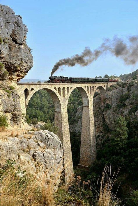 Stone Bridges, Old Bridges, Europe Train, Garden Railway, India Painting, Railroad Bridge, Bridge Over Troubled Water, Diy Cushions, Steam Engine Trains