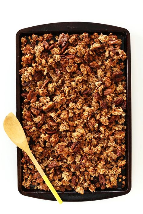 Minimalist Baker Granola, Banana Bread Granola, Granola Coconut, Micro Bakery, Breakfast Granola, Banana Granola, Vegan Granola, Granola Recipe Homemade, Minimalist Baker