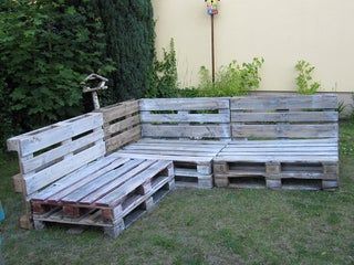 Pallet Bench Outdoor, Pallet Patio Furniture Diy, Diy Bank, Pallet Lounge, Pallet Seating, Diy Bench Outdoor, Pallet Patio Furniture, Pallet Bar, Pallet Patio