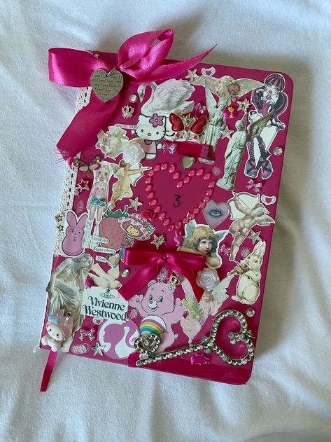 Decorated Journal, Journal Cover Page Ideas, Pink Scrapbook, Cover Page Ideas, Journal Cover Page, Journal Cover Ideas, Scrapbook Inspo, Diary Covers, Bulletin Journal Ideas