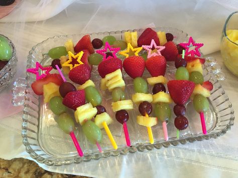 Princess Fruit Wands, Princess Fruit Tray Ideas, Aurora Party, Fruit Tray Ideas, Sleeping Beauty Party, Princess Jasmine Birthday Party, Princess Jasmine Birthday, Jasmine Birthday, Disney Princess Birthday Party