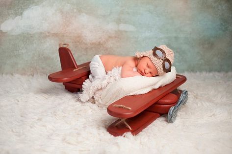 bigstock-Newborn-Baby-Aviator-Boy-73752412 Most Unique Baby Names, Newborn Photography Tips, Toy Airplane, Foto Newborn, Airplane Nursery, Boy Baby Shower Ideas, Baby Fotografie, Airplane Baby, Retro Baby