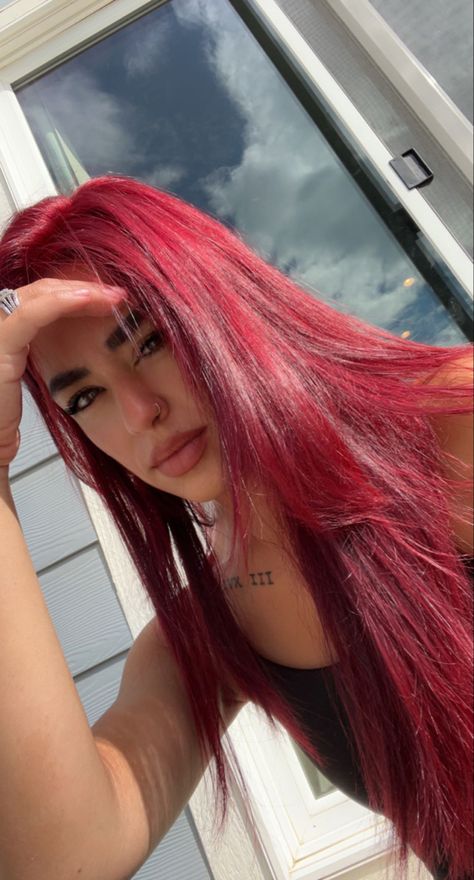 Dark Red Hair On Tan Skin, Red Hair Color Highlights, Red Hair Color With Highlights, Red Hair Bright, Karol G Red Hair, Light Red Hair Color, Pink Red Hair, Red Velvet Hair, Straight Red Hair