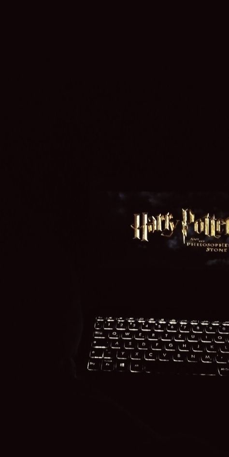 Harry Potter Movie. Useful for your Instagram fake accs Story :) Fake Movie Night Snaps, Fake Night Story Instagram, Fake Spotify Snap, Fake Stories For Instagram, Netflix Ig Stories, Fake Pictures For Instagram Story Night, Fake Ig Story Night Home, Fake Insta Story Night Out, Fake Ig Story Night Out