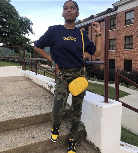 Black And Yellow Dunks Outfit, Outfits With Michigan Dunks, Yellow And Blue Dunks Outfit, Navy Blue And Yellow Dunks Outfit, Michigan Dunks Outfit Black Woman, Blue And Yellow Outfit Ideas Black Women, Michigan Dunks Outfit Woman, Michigan Dunks Outfit, Yellow Dunks Outfit