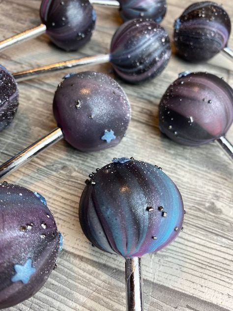 Pastries Korean Aesthetic Galaxy Cake Pops, Star Wars Cake Pops, Space Themed Desserts, Solar System Cake, No Bake Cake Pops, Cake Pop Designs, Galaxy Cake, Pastry Design, Making Cakes