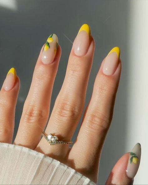 Nails Limon, Lemon Nails Designs Summer, Lemon French Tip Nails, Yellow Lemon Nails, Lemon Yellow Nails, Lemon Nails Designs, Monthly Nails, Yellow French Tip Nails, Lemon Nail Art