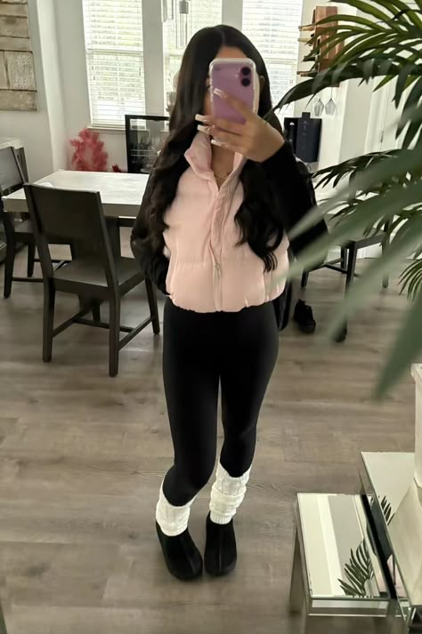 Clothes Baddie Outfit, Cute Outfits With Black Flare Jeans, Straight Leggings Outfit, Shoes That Go With Leggings, Outfits With Dark Grey Leggings, Legging Casual Outfit, Black Winter Boots Outfit, Outfits To Wear With Flare Leggings, Fits For The Cold