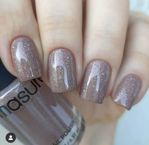 Taupe Nails Designs, Taupe Nails, Natural Nail Designs, Nude Nail Designs, Beauty Nails Design, Beige Nails, Glitter Gel Nails, Simple Gel Nails, Bride Nails