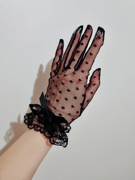 Outfits 80s Style Women, Retro Outfits 80s Style Women, 80s Style Women, Retro Outfits 80s Style, Polka Dot Gloves, Poka Dot, 80s Style, Style Women, Black Polka Dot